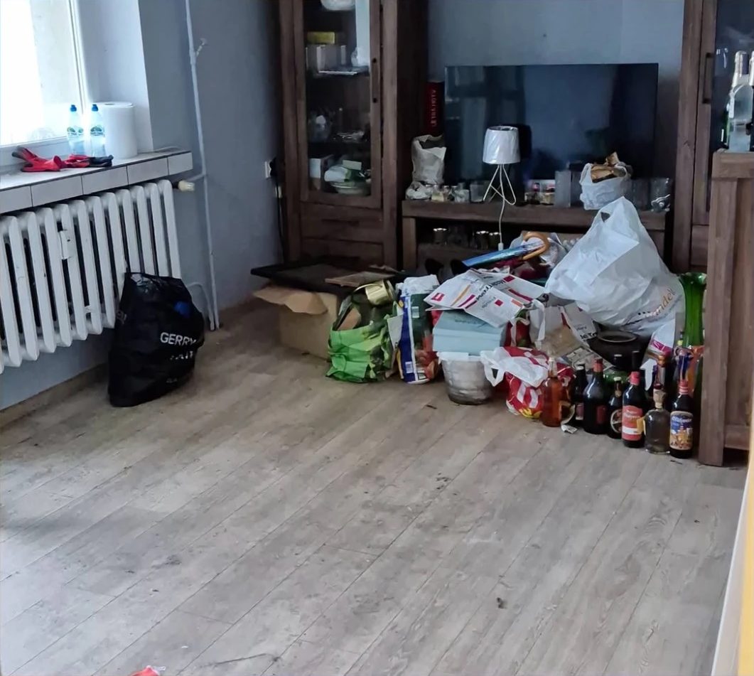 Salon po opróżnieniu i sprzątaniu